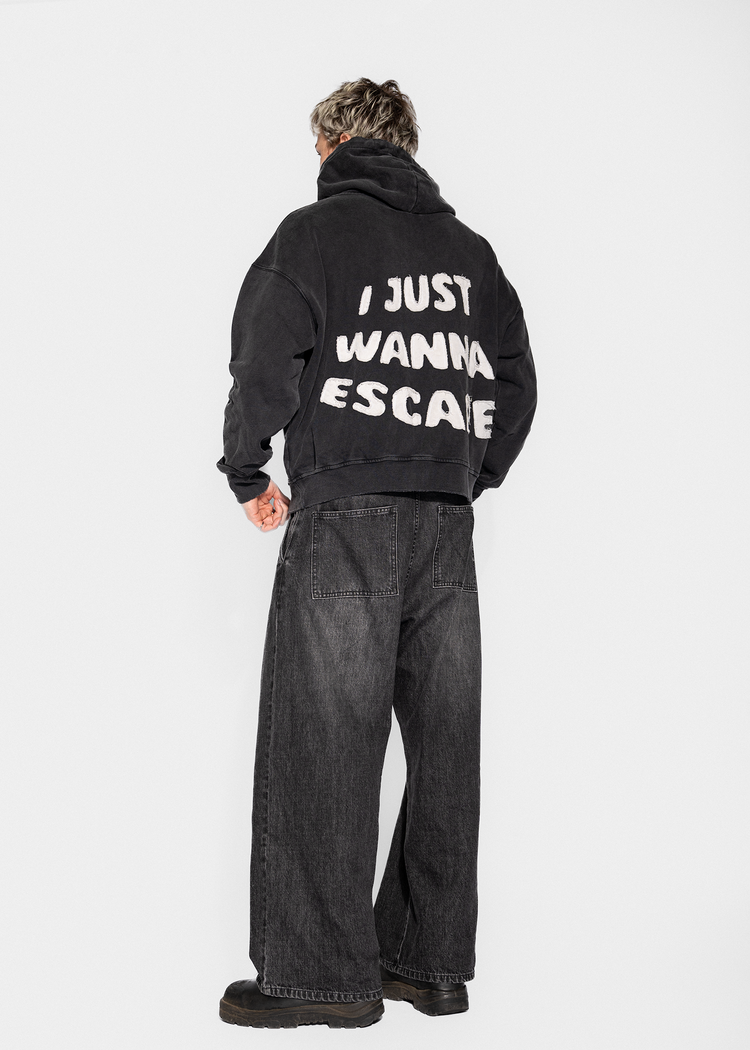 I JUST WANNA ESCAPE - HOODIE